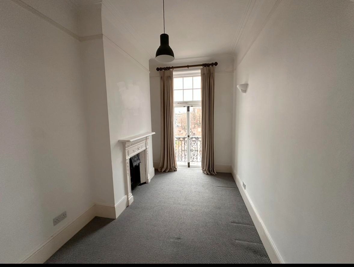 3 Bed Flat, Glyn Mansions, W14 photo 5