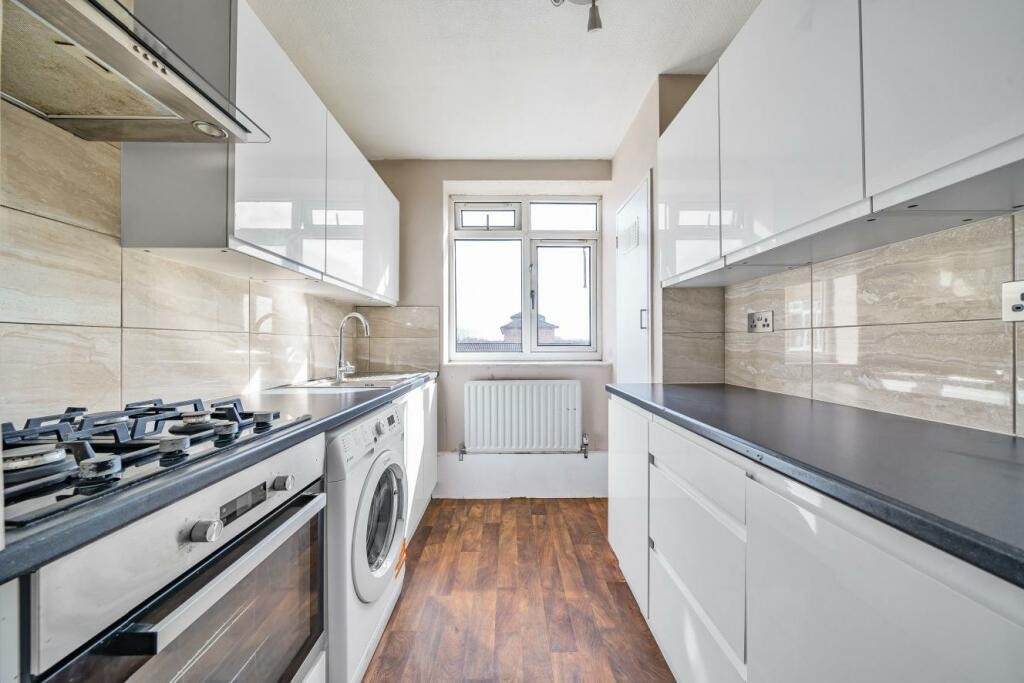 Additional image 2 of 4 Bed Flat, Temple Court, SW8, N1 7GU