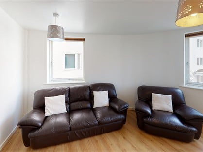 2 Bed Flat, Royal Quay, L3