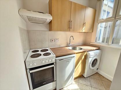Studio Flat, Mitcham Road, SW17