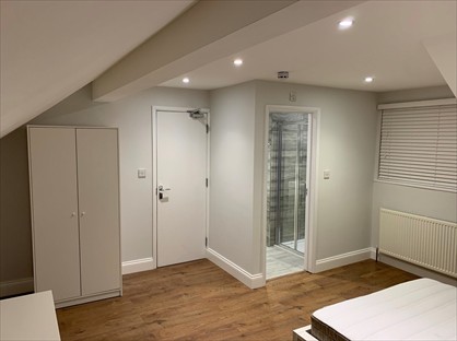 Room in a Shared House, Perth Road, IG2
