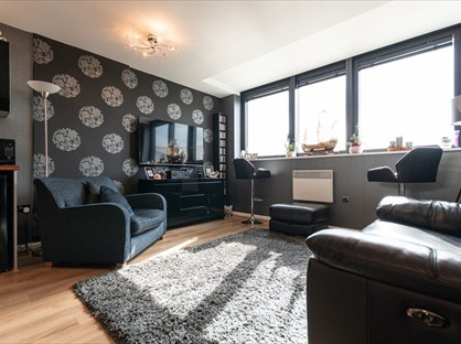 1 Bed Flat, Mann Island, L3