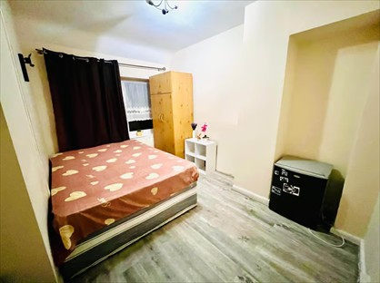 Room in a Shared House, Porters Avenue, RM9