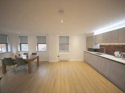 2 Bed Flat, Wood Street, SN1