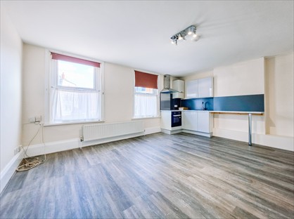 Studio Flat, Bridge Road, KT8