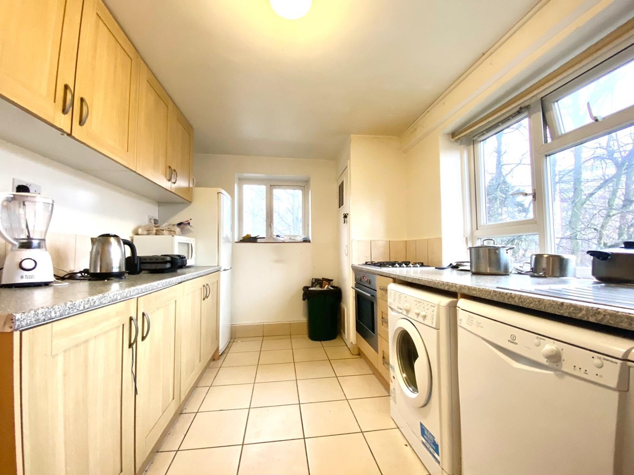 London - Room in a Shared Flat, West House Close, SW19 - To Rent Now ...