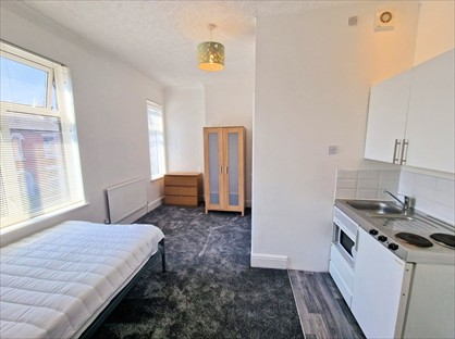 Studio Flat, Larches Lane, WV3