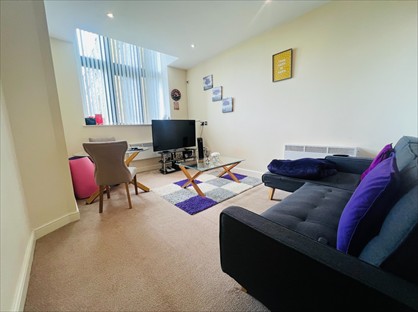 2 Bed Flat, Richardshaw Lane, LS28