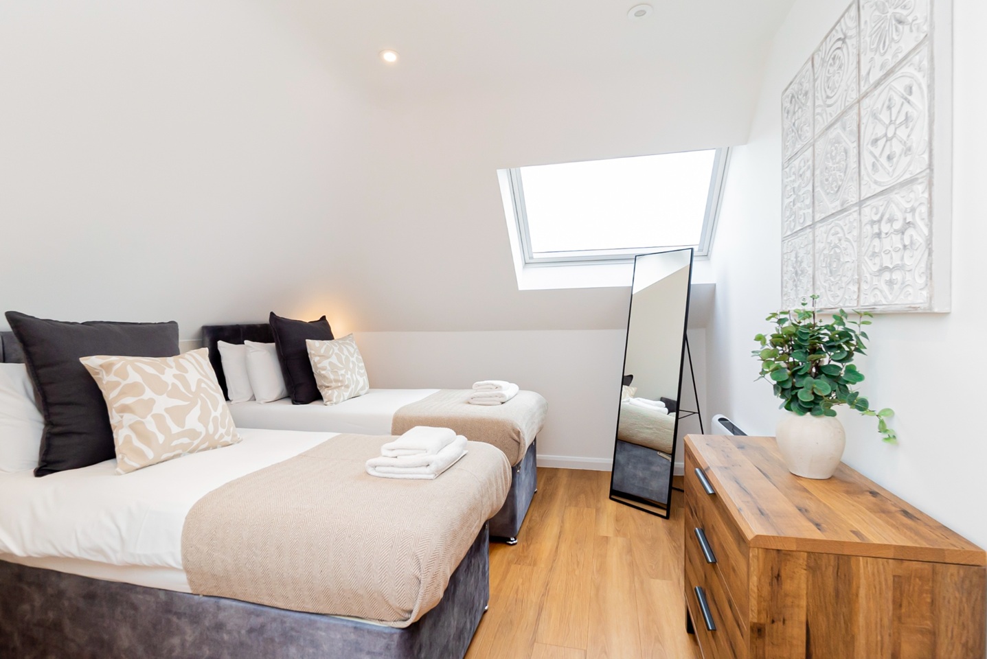 Additional image 8 of 2 Bed Flat, Waterhouse Way, SO15, N1 7GU