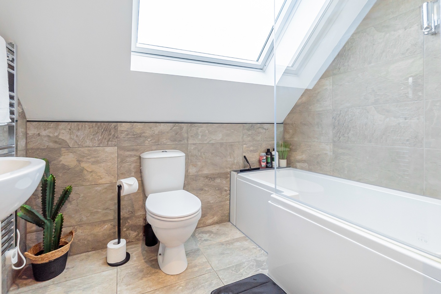 Additional image 10 of 2 Bed Flat, Waterhouse Way, SO15, N1 7GU