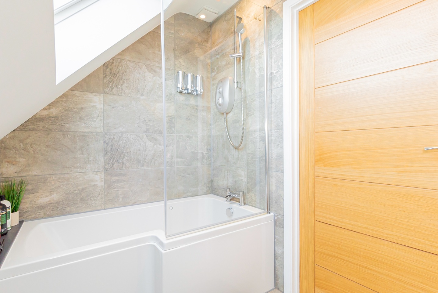 Additional image 12 of 2 Bed Flat, Waterhouse Way, SO15, N1 7GU