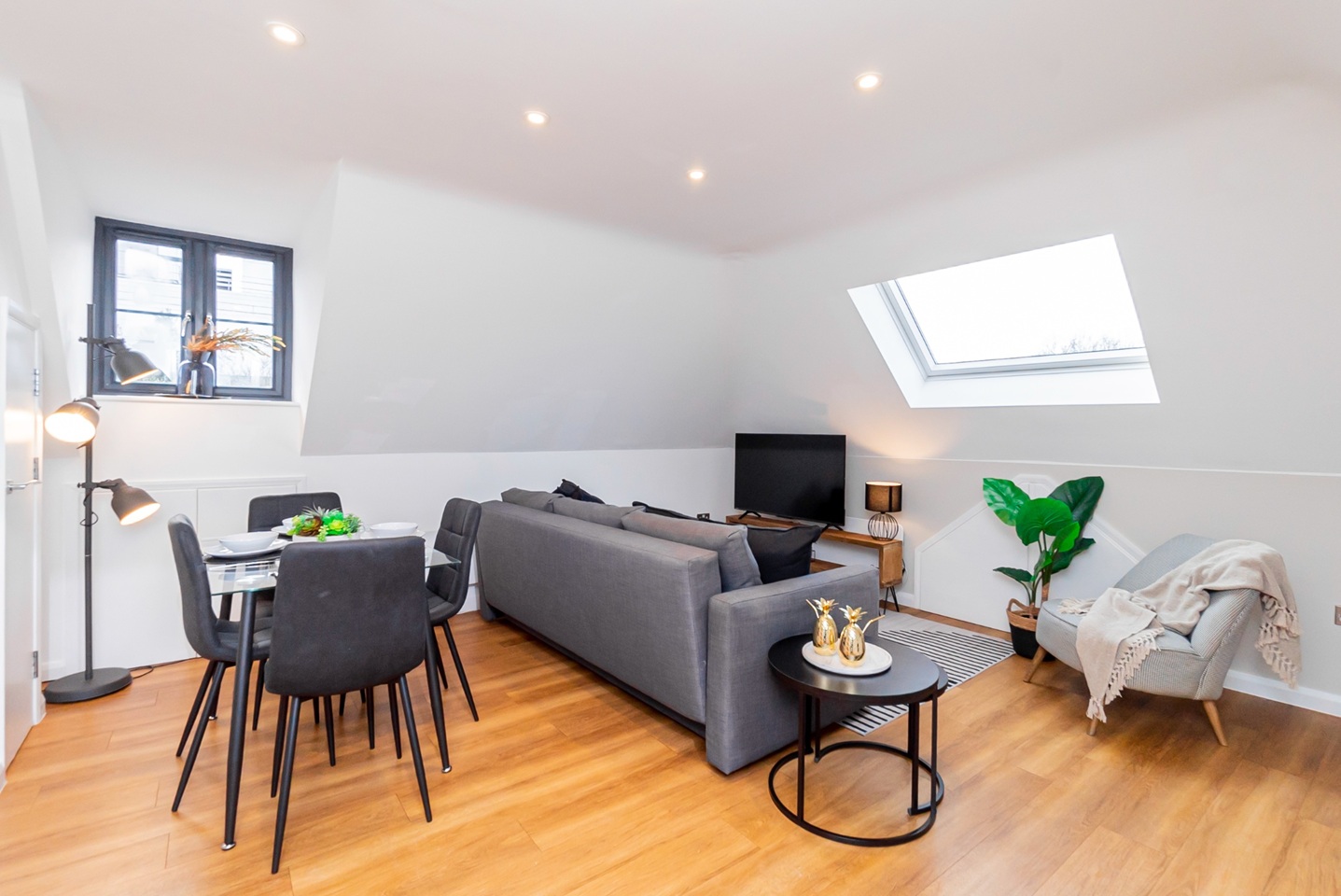 Additional image 3 of 2 Bed Flat, Waterhouse Way, SO15, N1 7GU