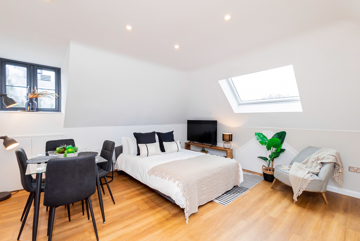 Additional image 4 of 2 Bed Flat, Waterhouse Way, SO15, N1 7GU