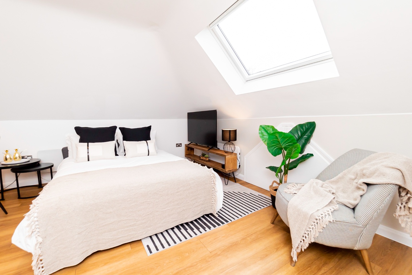 Additional image 6 of 2 Bed Flat, Waterhouse Way, SO15, N1 7GU