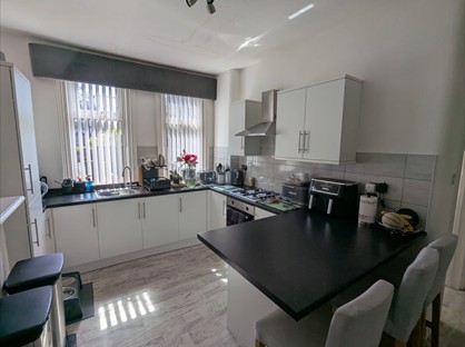 2 Bed Flat, Salford Road, PR8