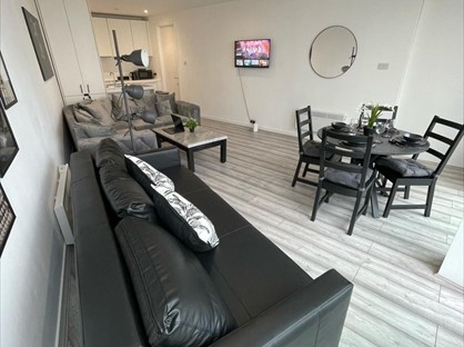 2 Bed Flat, The Rotunda, B2