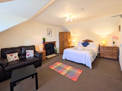 10 bed room for rent in Room in a Shared House, Laurieknowe, DG2
