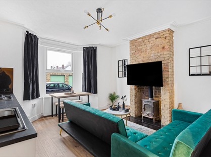 3 Bed Semi-Detached House, Camden Avenue, TW13