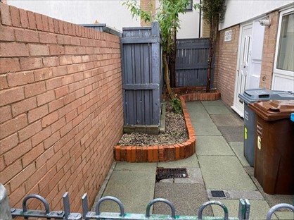 2 Bed Terraced House, Clivewood Walk, M12