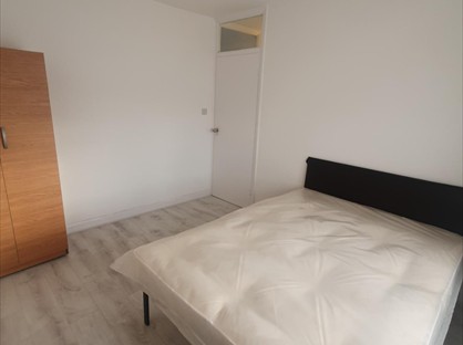 Room in a Shared House, Savernake Road, N9