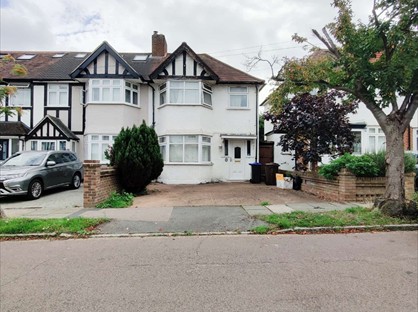 3 Bed Terraced House, Hartland Way, SM4