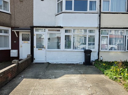 2 Bed Terraced House, Oaklands Avenue, N9