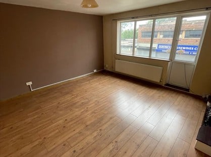 Room in a Shared House, High Street, NN10