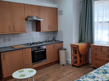 Room in a Shared House, Larch Road, NW2