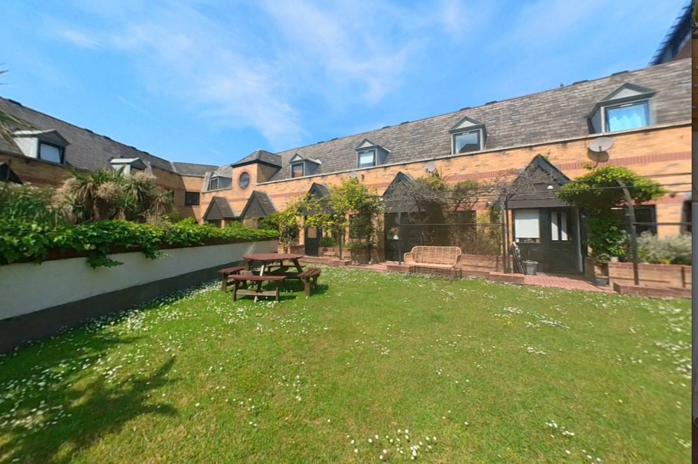 2 Bed Terraced House, Bridgehouse Court, SE1