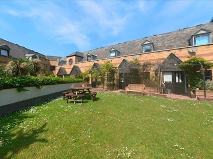 2 Bed Terraced House, Bridgehouse Court, SE1