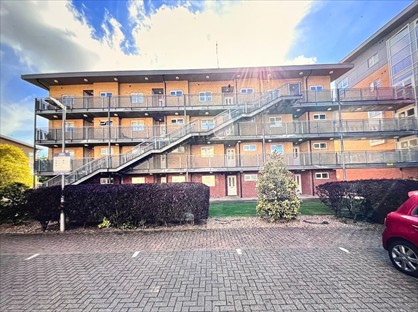 1 Bed Flat, Wilding Court, WD6