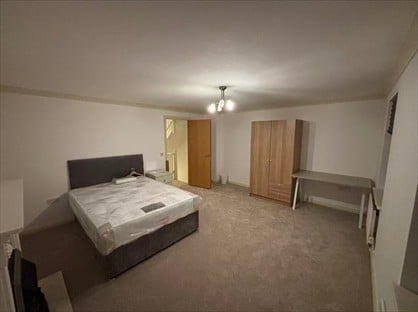 4 Bed Semi-Detached House, Kingfisher Way, LE11