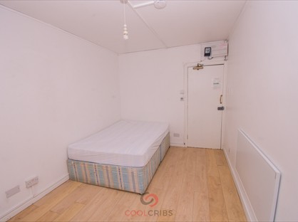 Studio Flat, Holloway Road, N7
