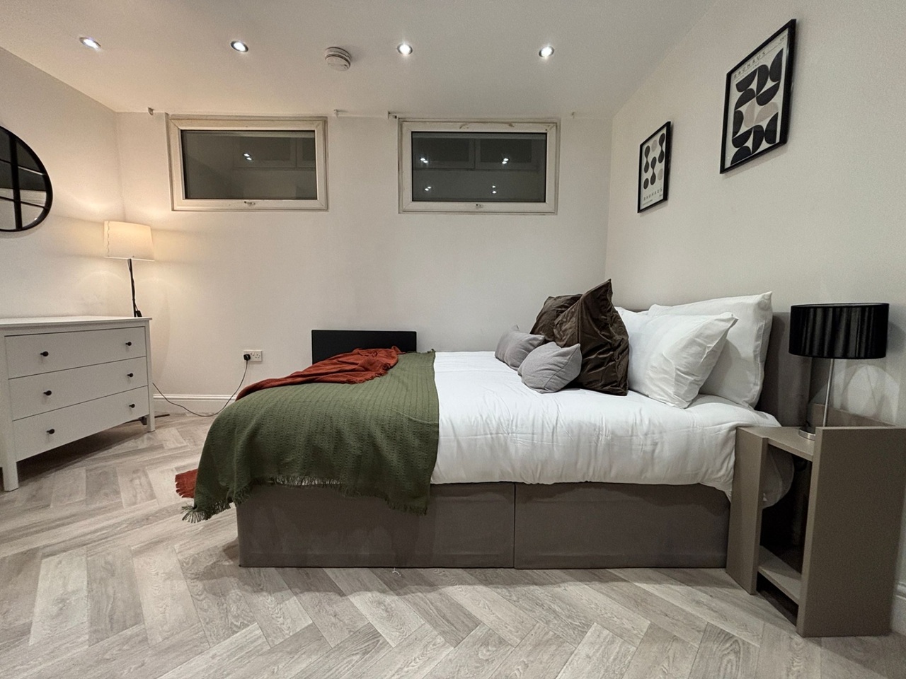 2 Bed Flat, Whitworth Street, M1 photo 3