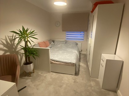 Room in a Shared Flat, Merstham, RH1