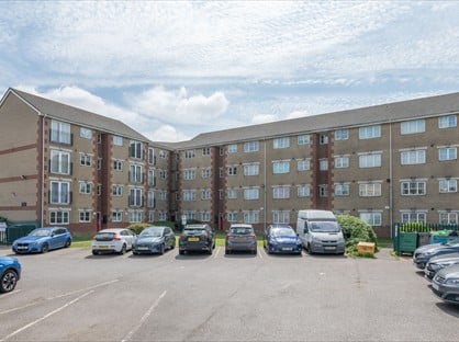 2 Bed Flat, Garner Court, RM18