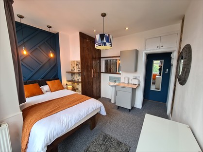 Room in a Shared House, London Road, SS0