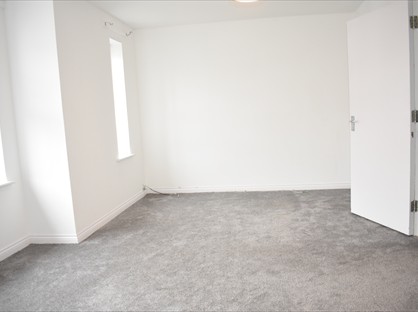2 Bed Flat, Chase Court Gardens, SS1