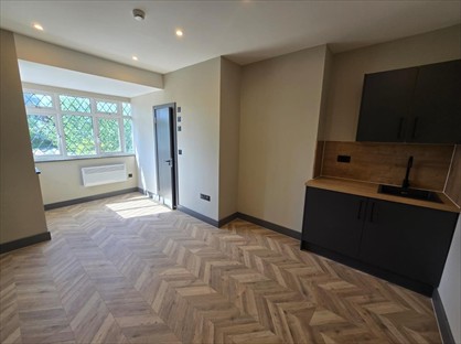 Studio Flat, London Road, KT17