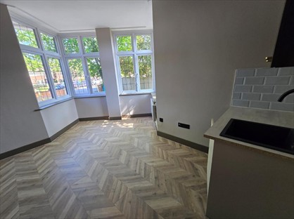 Studio Flat, Green Lane, TW17