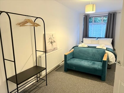 4 Bed Semi-Detached House, Rochester Drive, DA5