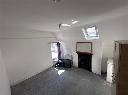 Room in a Shared House, Bounds Green Road, N11