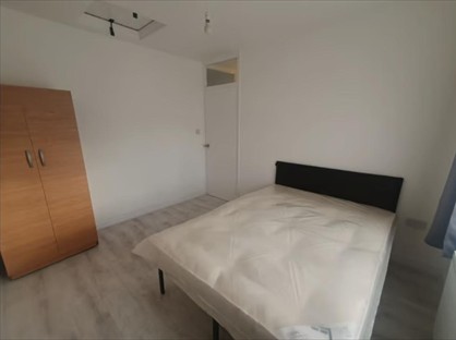 Room in a Shared House, Savernake Road, N9