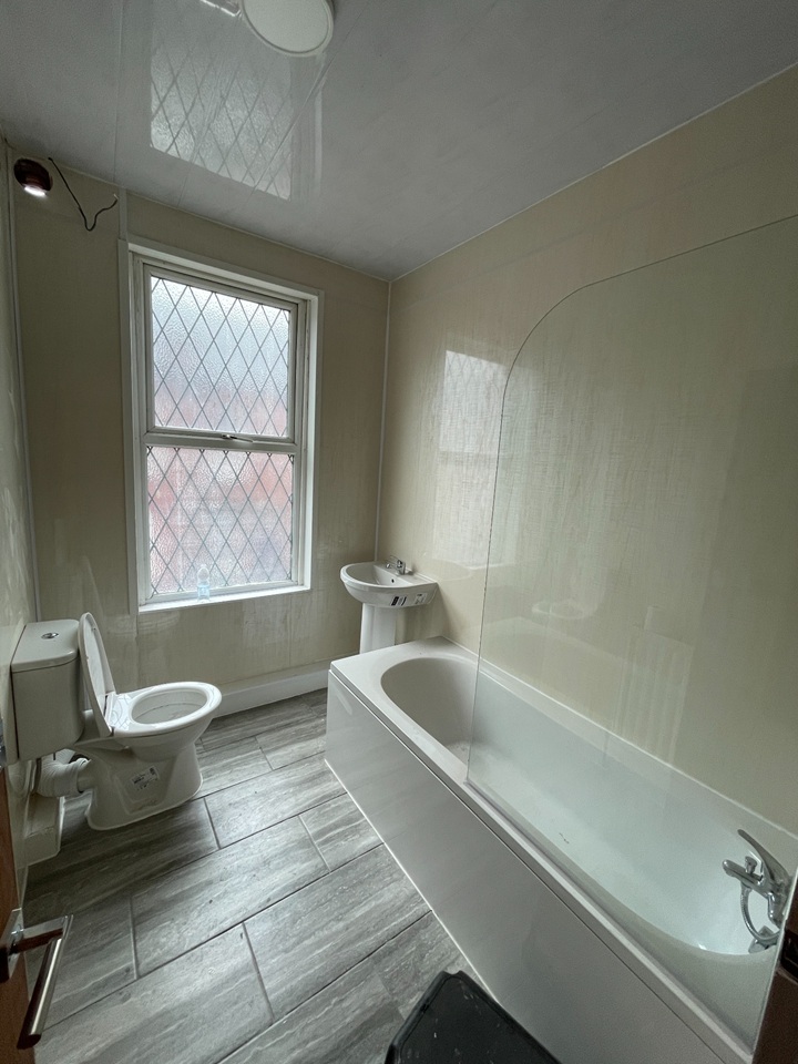2 Bed Terraced House, Brompton Grove, LS11 photo 5