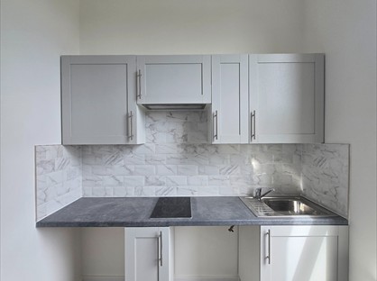 Studio Flat, Burlington Gardens, W3