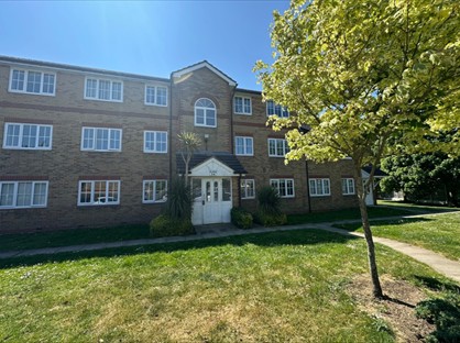 2 Bed Flat, Maybank Lodge, RM12