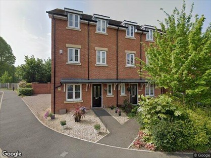 6 Bed Semi-Detached House, Foxherne, SL3