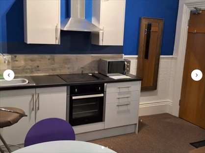 Studio Flat, Bond Str, WF17