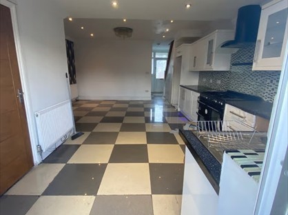 5 Bed Semi-Detached House, Bede Road, RM6