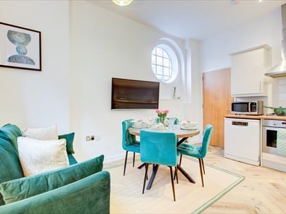 2 Bed Flat, Bartlett Mews, E14